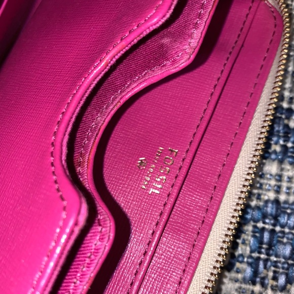 FOSSIL wristlet - Picture 3 of 6